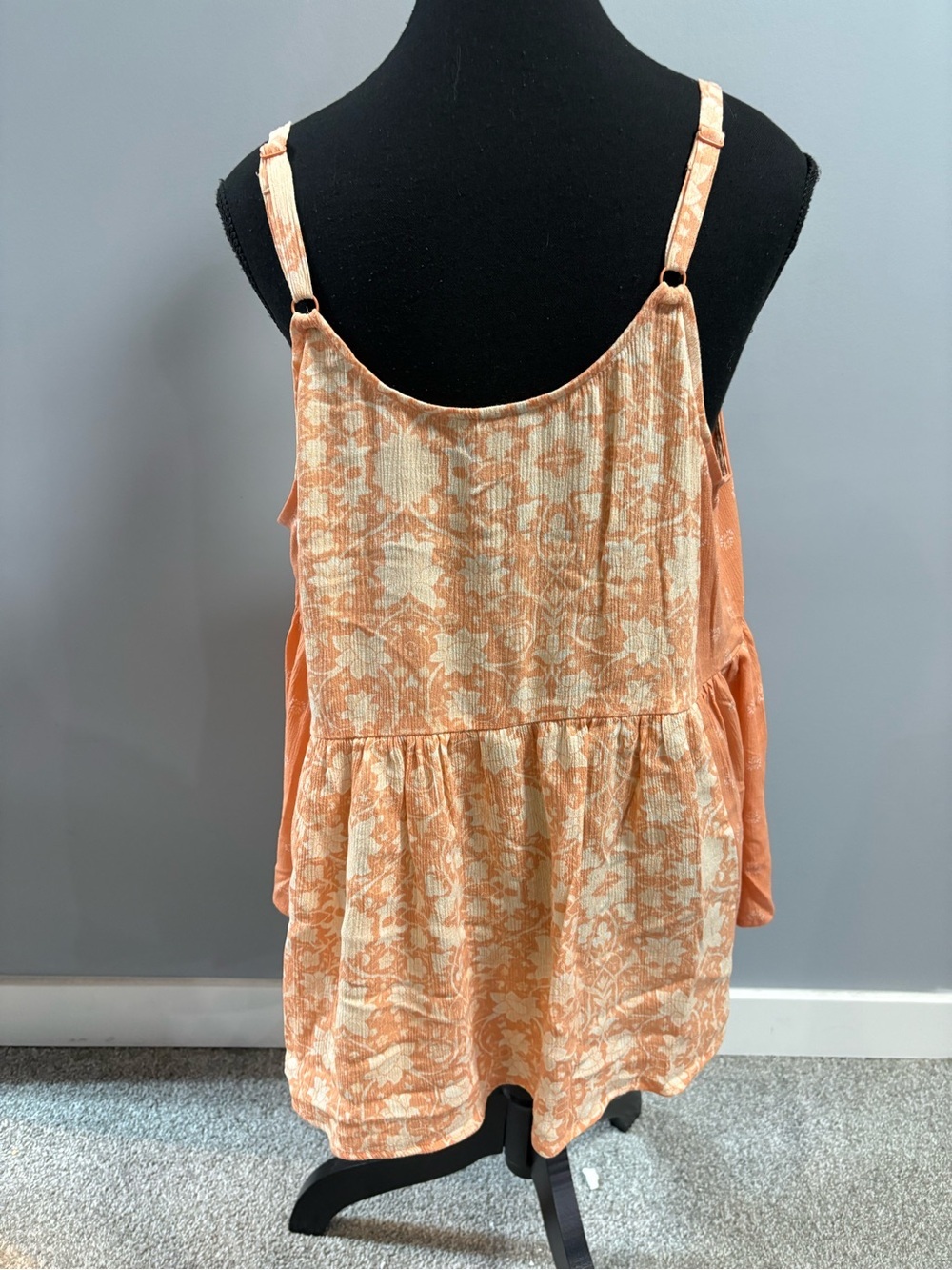 Torrid Tank - Picture 3 of 8
